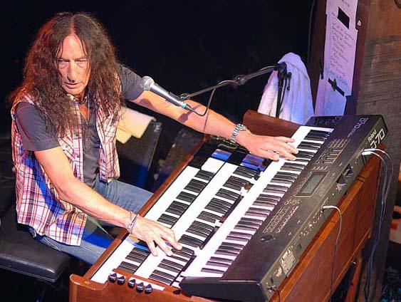 Ken_Hensley_Hammond_organ.jpg