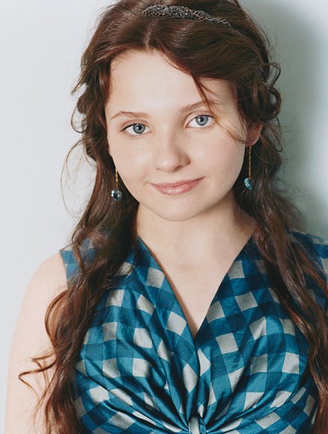 kinopoisk.ru-Abigail-Breslin-1095687.jpg